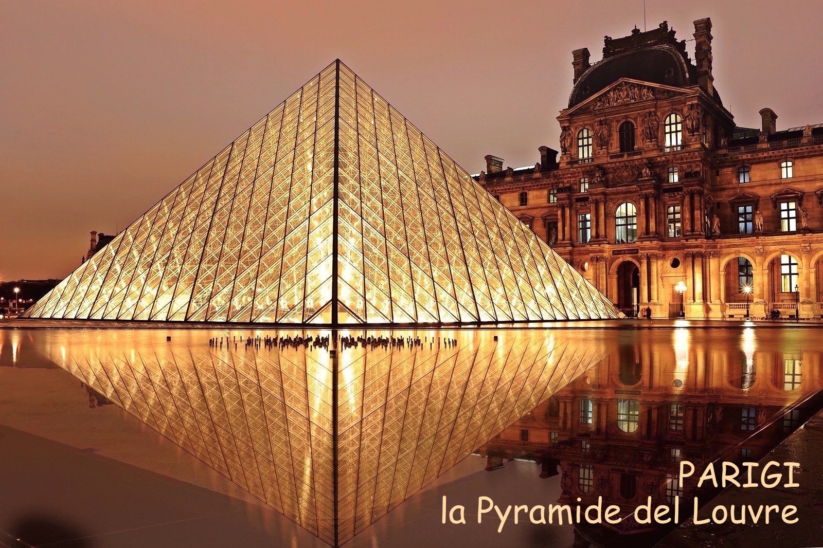 Monuments - Paris/ la Pyramide du Louvre